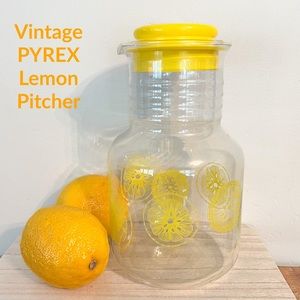 Vintage Original PYREX Corning Glass Yellow Lemon Juice Pitcher & Lid 1.5 Quart